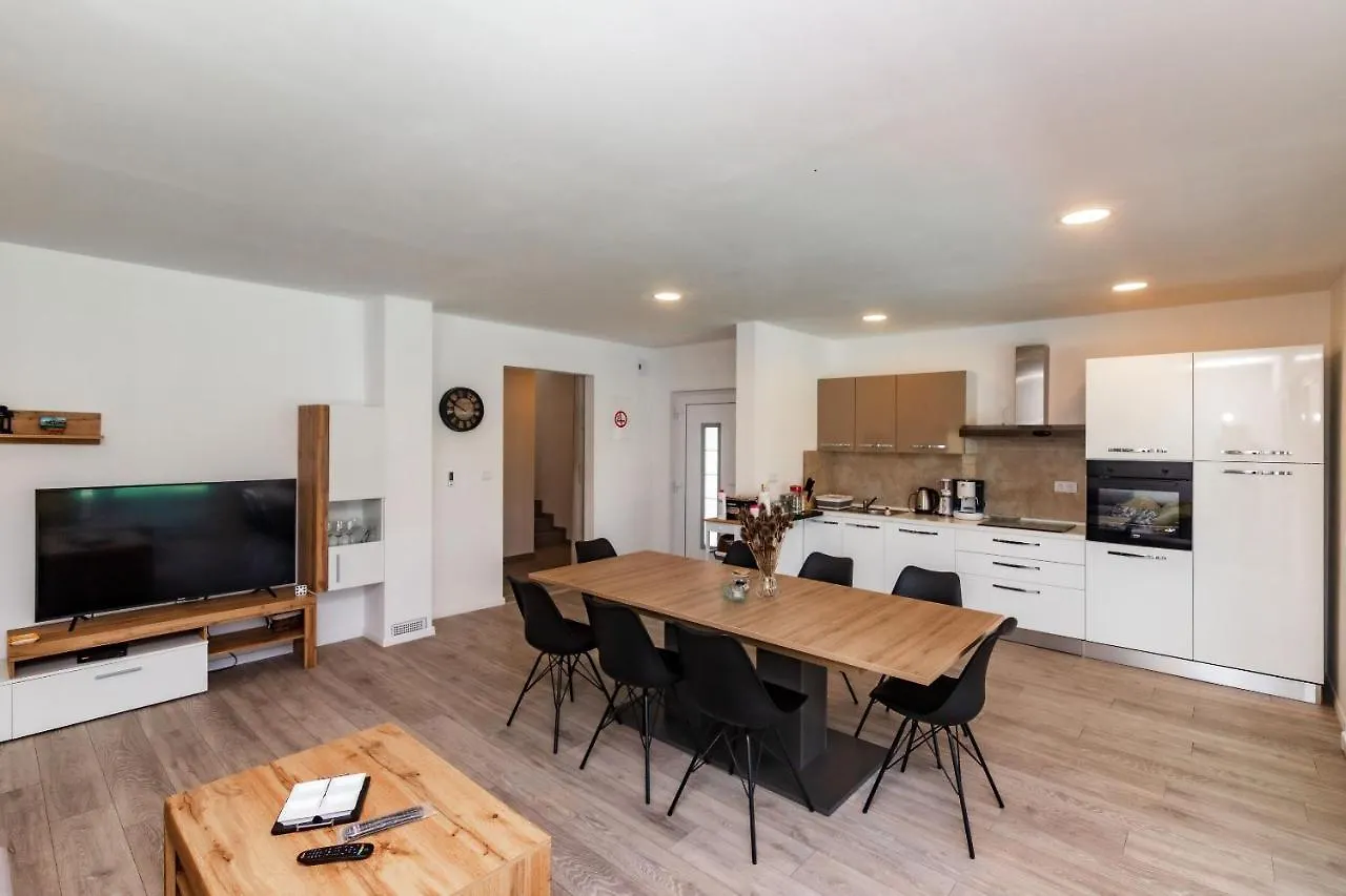 Dom wakacyjny House Villa Ivona Suhovare